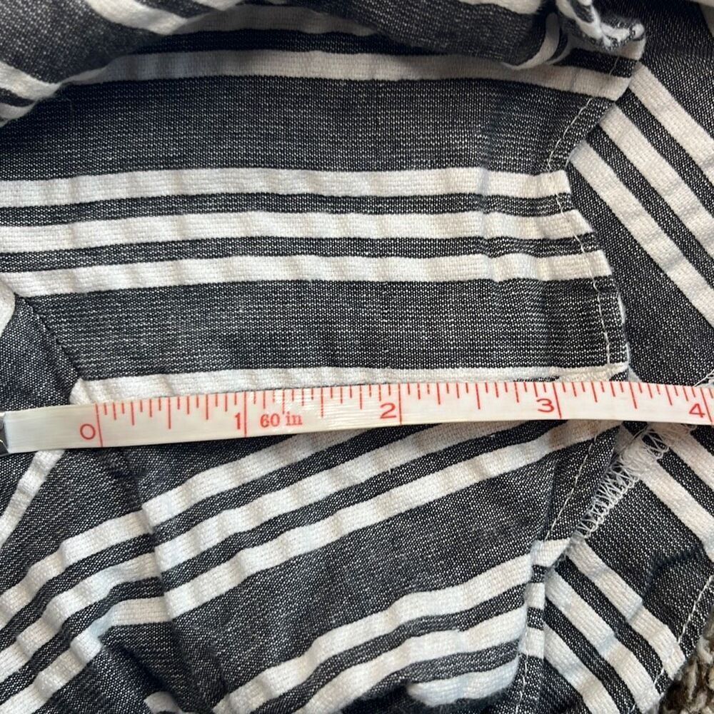 Club Monaco Medium Gray White Stripe Seersucker Scallop Hem Flat Front Shorts - Picture 7 of 7